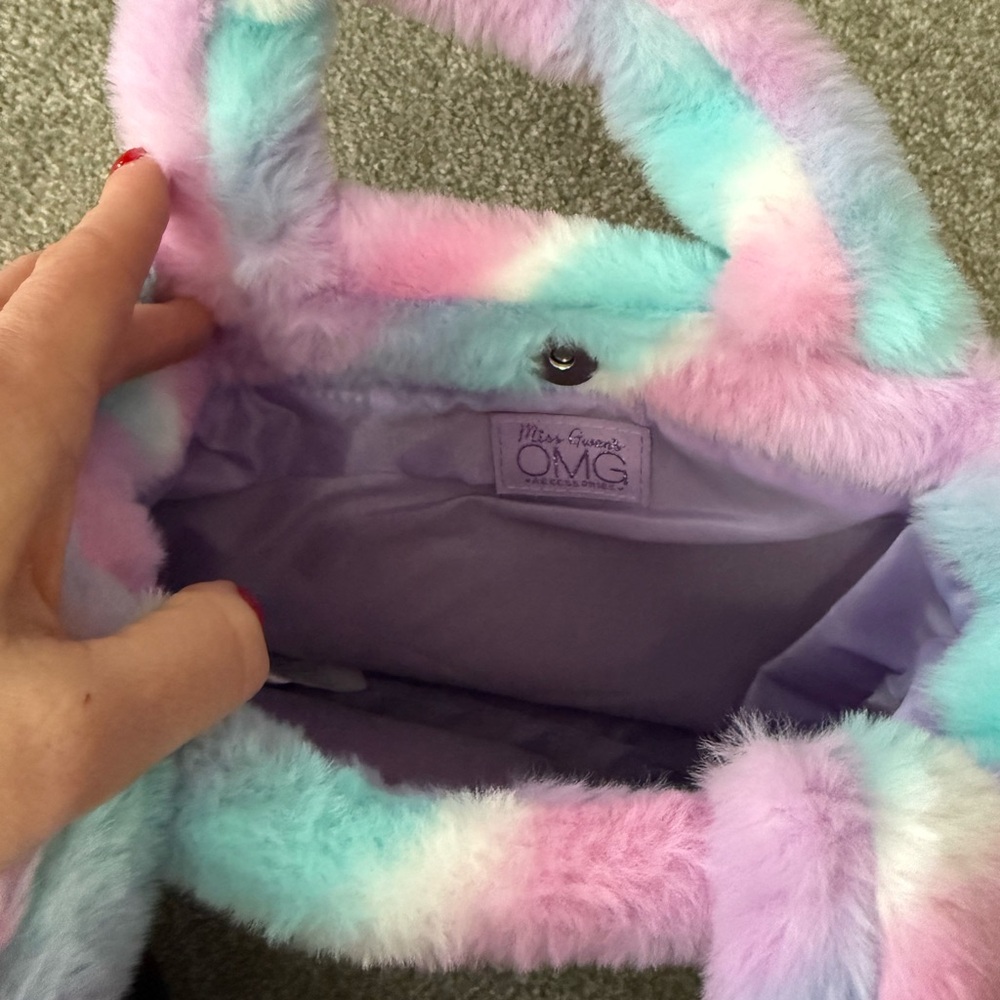 Colorful Furry‎ Heart Handbag - Picture 4 of 4